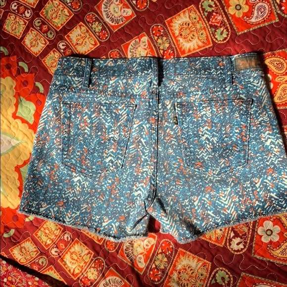 Levi’s boho print shorts - Picture 6 of 8